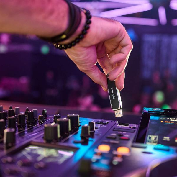 AlphaTheta SDDDE1-1T00-GR46 DJ Flash Drive with Case Package