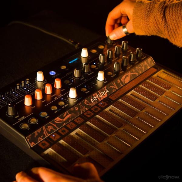 Arturia MicroFreak Hybrid Synthesizer with Case | IDJNOW Arturia MicroFreak Hybrid Synthesizer with Case | IDJNOW