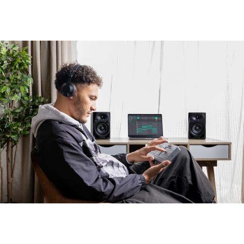 AlphaTheta CHORDCAT 8-Track Groovebox Controller