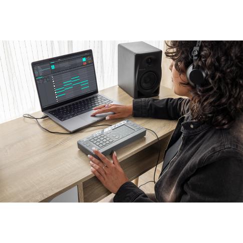 AlphaTheta CHORDCAT 8-Track Groovebox Controller