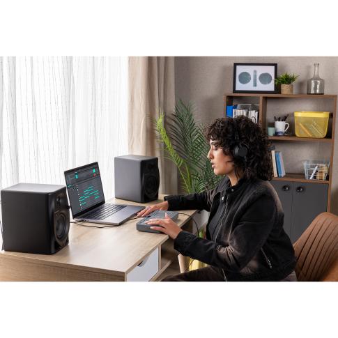 AlphaTheta CHORDCAT 8-Track Groovebox Controller