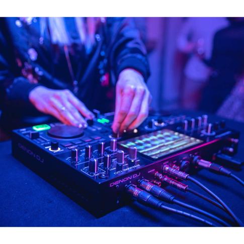 Denon DJ PRIME GO 2-Deck Rechargeable DJ Console with 7" Touchscreen Zoom