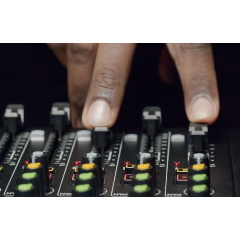 Mackie Onyx12 12-Channel Premium Analog Mixer with Multitrack USB Fingers