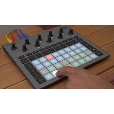 Circuit Rhythm サンプラー Amazon.com: Novation Circuit Rhythm: Sampler and groovebox