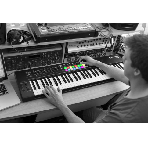 Novation LaunchKey 61 MK2 USB / iOS / MIDI Controller Keyboard - Store Demo
