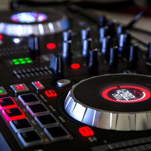 Numark Mixtrack Platinum with KRK V4 S8 8