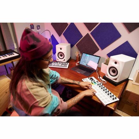 Pioneer DJ DM-50D-W/CMXEG Active Monitor Speakers in White Controller