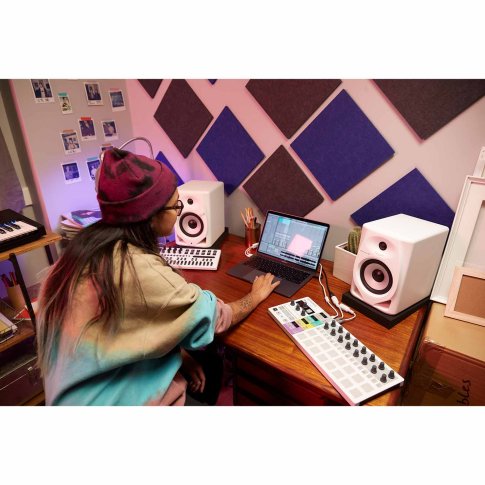 Pioneer DJ DM-50D-W/CMXEG Active Monitor Speakers in White Laptop