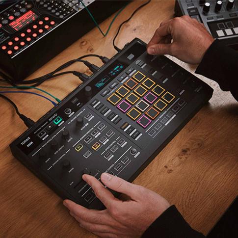 Pioneer DJ Toraiz Squid Multitrack Sequencer In Use 2
