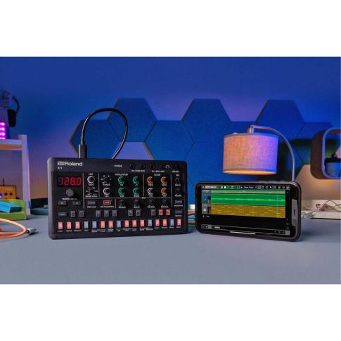 Roland S-1 AIRA Compact Tweak Synth Lifestyle 2