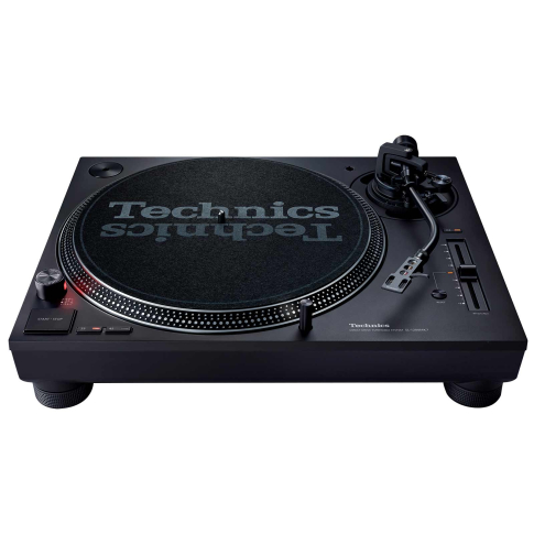 Technics 1210 MK2 and a Pioneer DJM 909. Loving this set up
