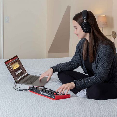 Akai Professional MPK Mini Play MK3 Standalone Mini Keyboard Lifestyle 4