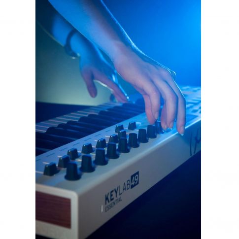 Arturia KeyLab 49 Hybrid Synthesizer and USB Keyboard Controller Example