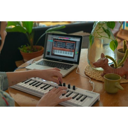 Arturia KEYSTEP-37 Keyboard Controller & Sequencer Desktop