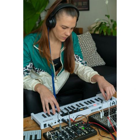 Arturia KEYSTEP-37 Keyboard Controller & Sequencer DJ