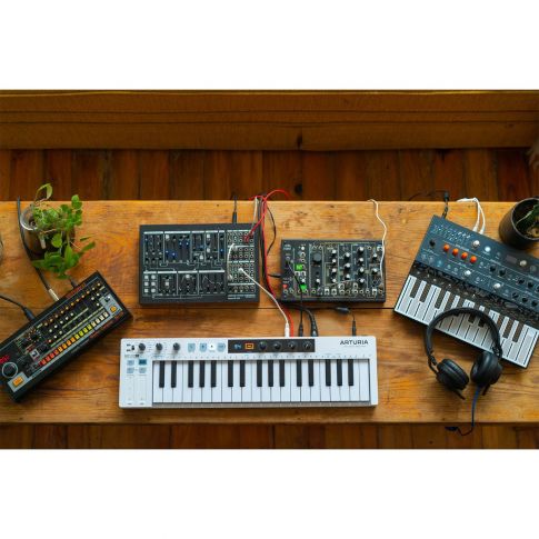 Arturia KEYSTEP-37 Keyboard Controller & Sequencer Top Down