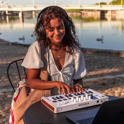 Arturia MINILAB-3-WHITE Keyboard Controller Outside