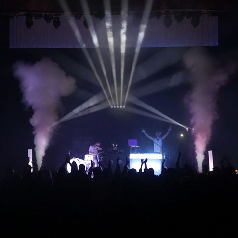 Chauvet DJ Geyser T6 Vertical Pyrotechnic-Like Fog Machine with 6 RGB LEDs Effect Shot