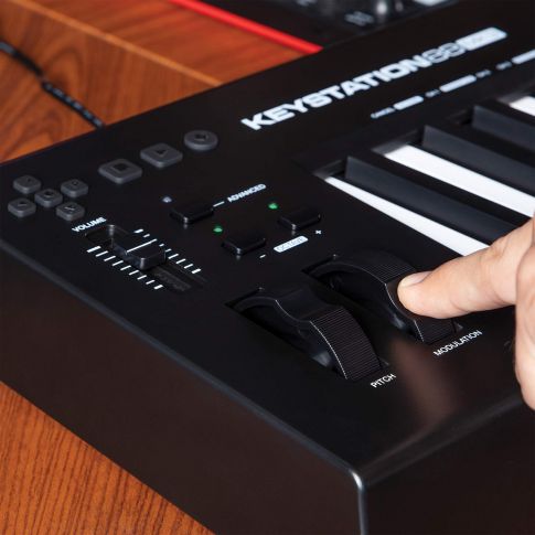 M-Audio Keystation 88 MK3 88-Key Semi-Weighted USB-MIDI Controller Slider