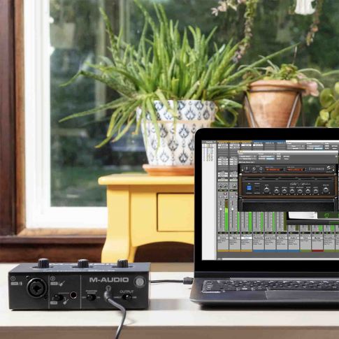 M-Audio M-TRACK SOLO 2-channel USB Audio Interface with Crystal Preamp Laptop