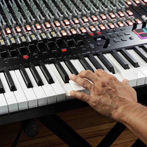 M-Audio Oxygen Pro 61 61-Key USB MIDI Performance Keyboard Controller Wheels