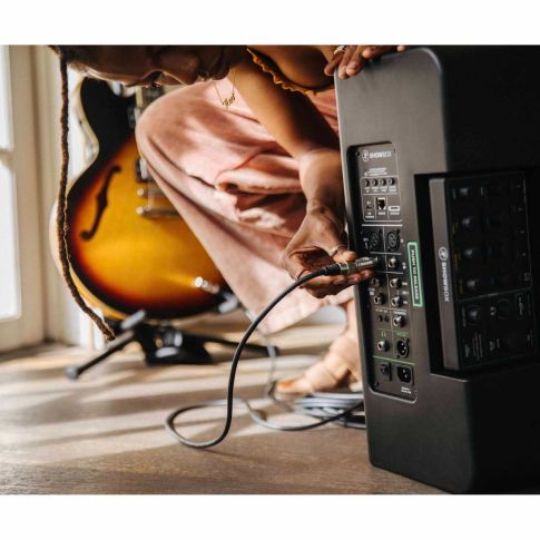 Mackie ShowBox Battery Powered All-In-One Performance Rig Effect