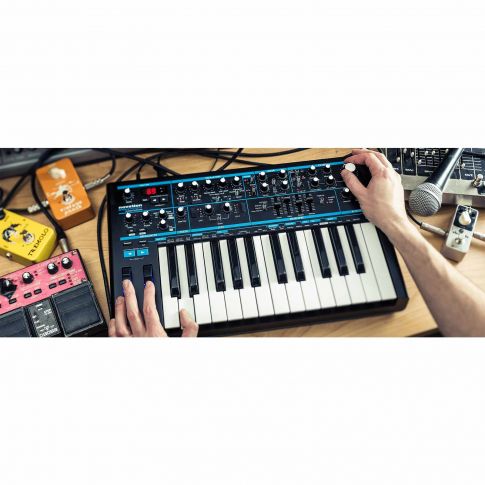 Novation Bass Station II Analogue Monosynth Synthesizer Example