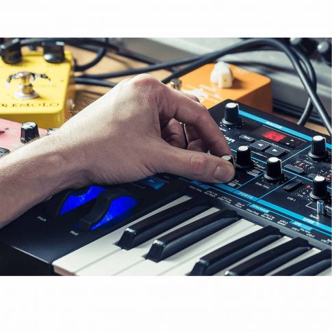 Novation Bass Station II Analogue Monosynth Synthesizer Example