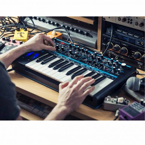 Novation Bass Station II Analogue Monosynth Synthesizer Example