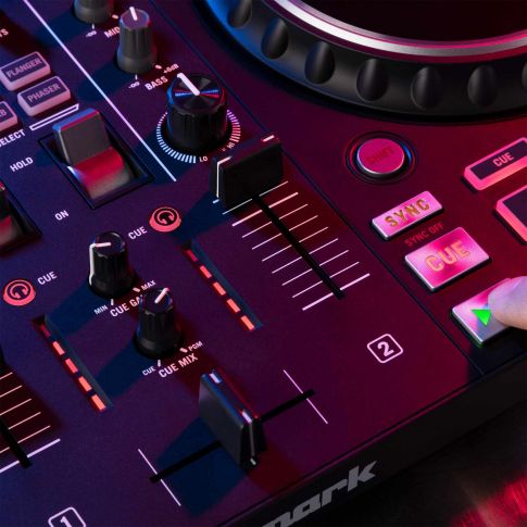 Numark Mixtrack Platinum FX with 15