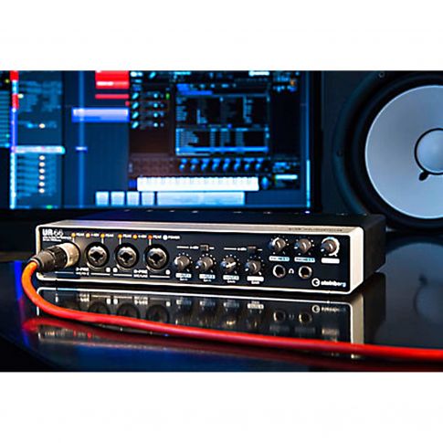 Steinberg UR44 USB Audio Interface with 4x D-PRE & MIDI I/O Studio