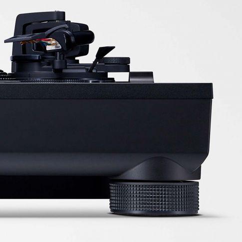 Technics SL-1200MK7 Direct-Drive Professional DJ Turntable Closeup Corner