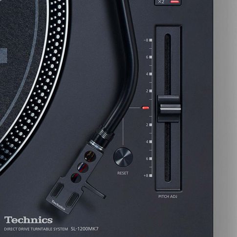 Technics SL-1200MK7 Direct-Drive Professional DJ Turntable Closeup