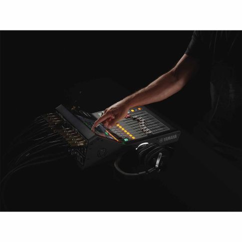Yamaha Pro Audio DM3-D 22-Channel Ultracompact Digital Mixer Arm