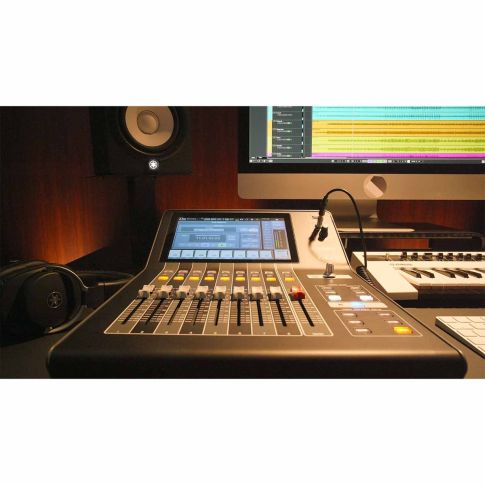 Yamaha Pro Audio DM3-D 22-Channel Ultracompact Digital Mixer Control